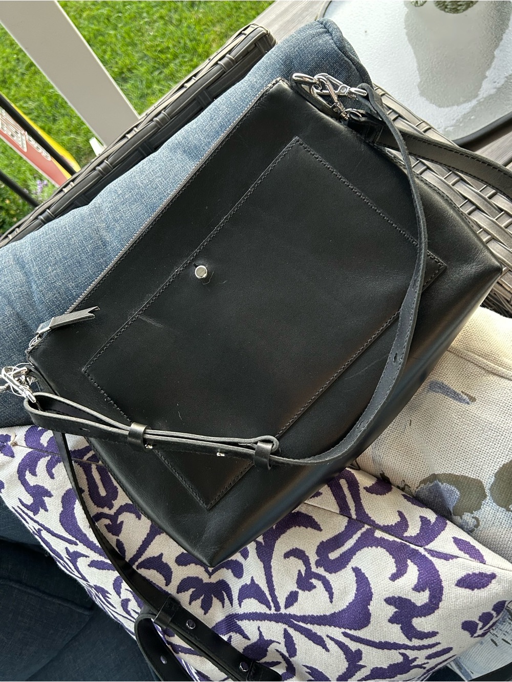 Classic Black Leather Crossbody Bag - Unbranded - Picture 6 of 6